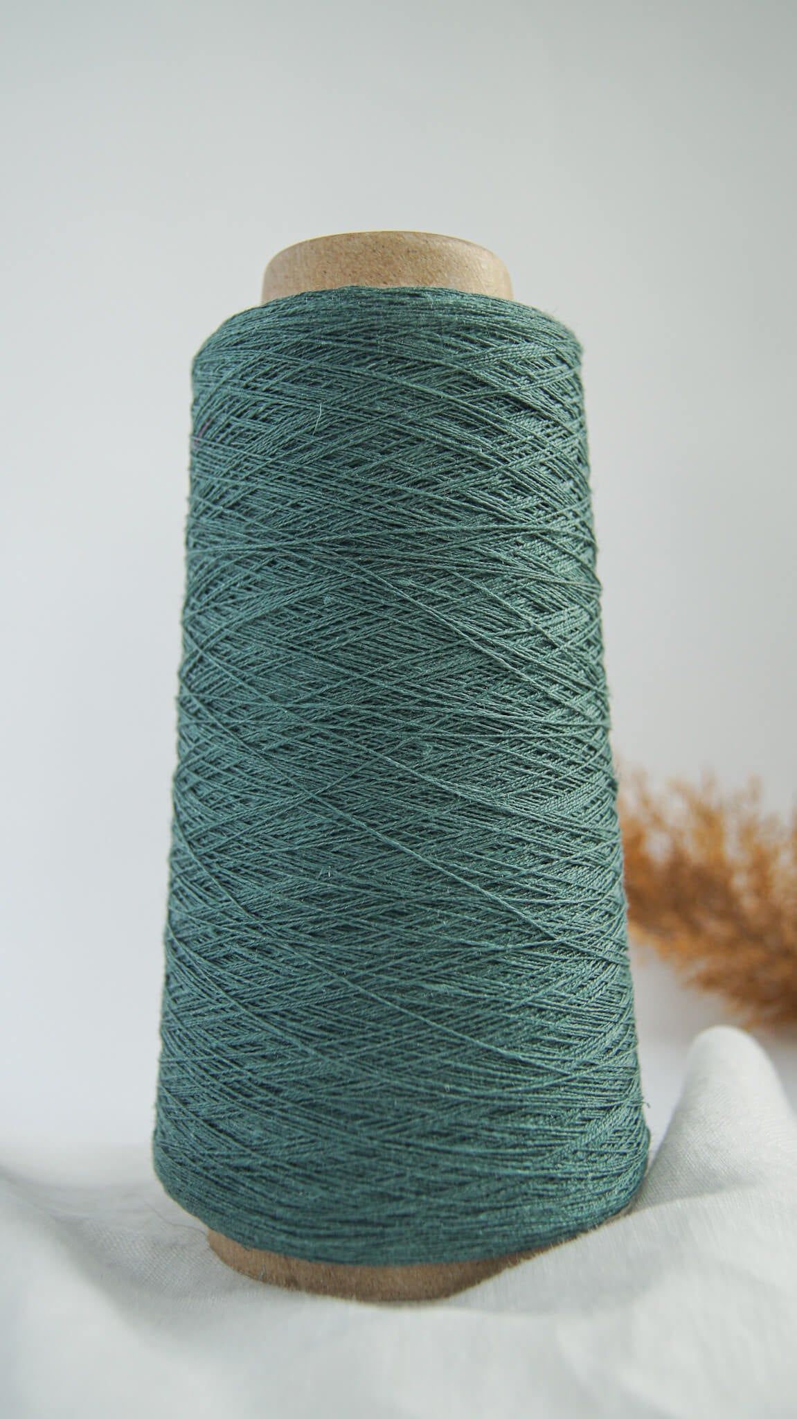 Fil de lin sur cone pour tricot machine et tissage - 2 ply linen yarn on cone for weaving and knitting machine