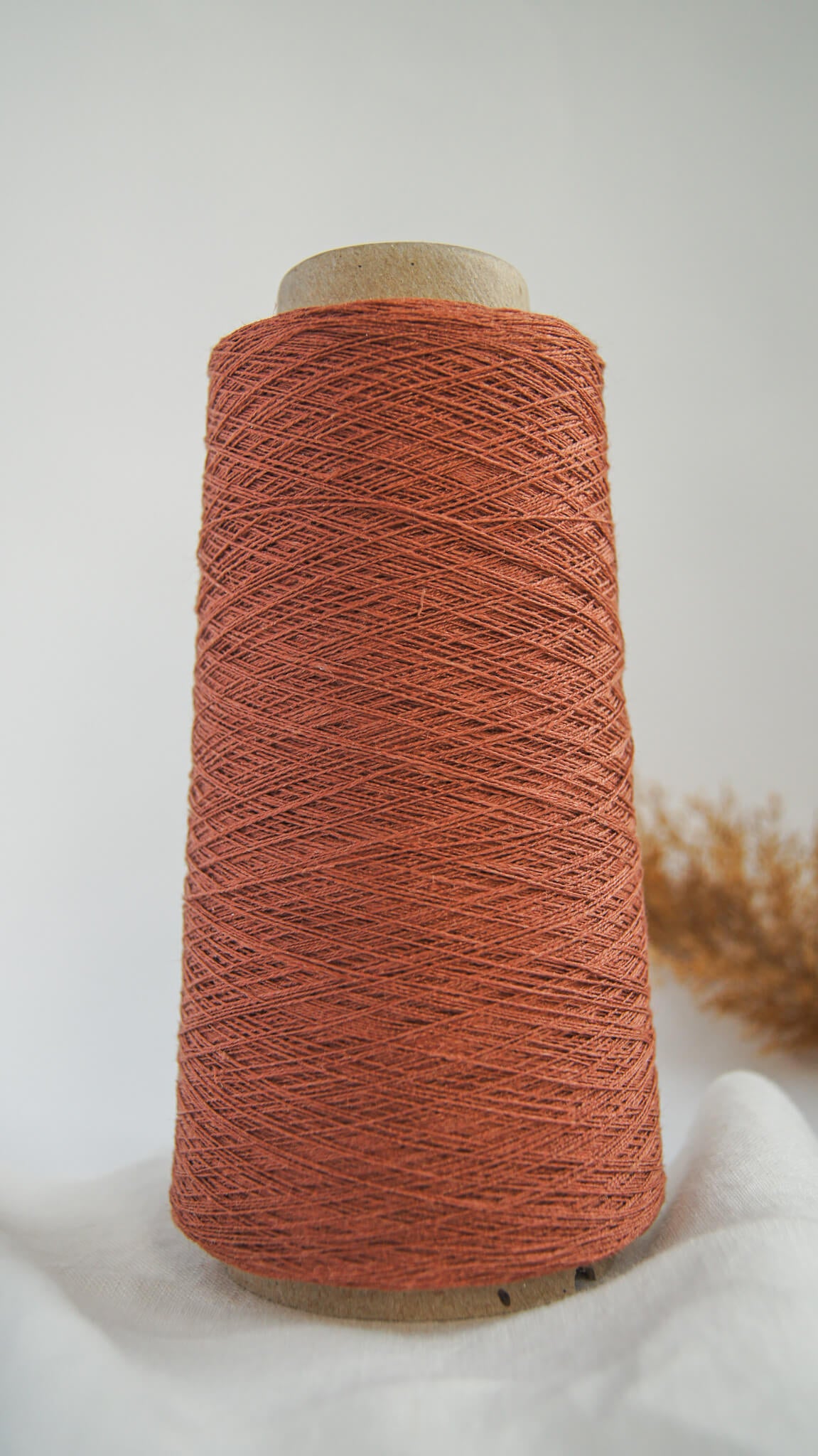 Fil de lin sur cone pour tricot machine et tissage - 2 ply linen yarn on cone for weaving and knitting machine