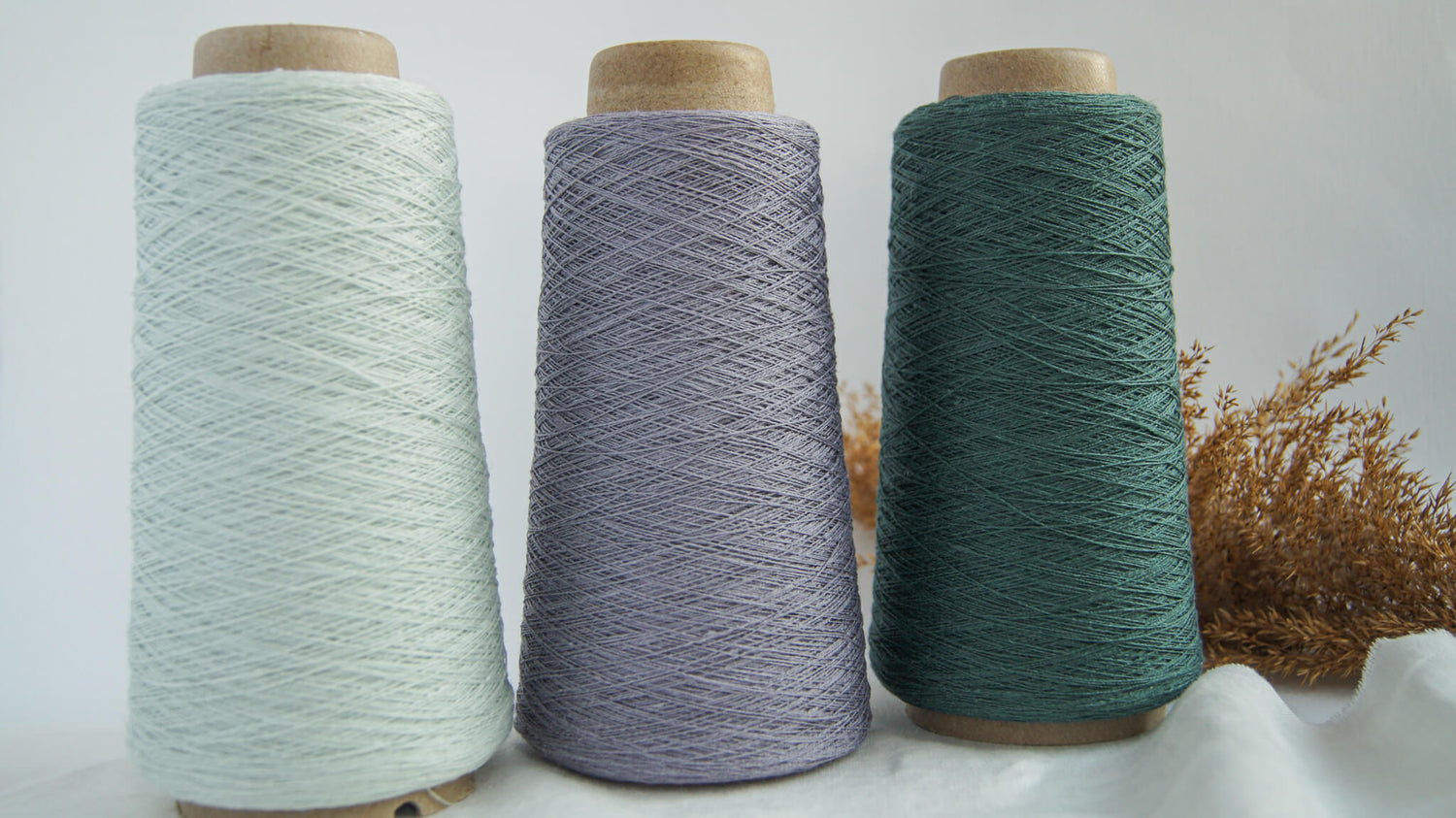 Fil de lin sur cone pour tricot machine et tissage - 2 ply linen yarn on cone for weaving and knitting machine